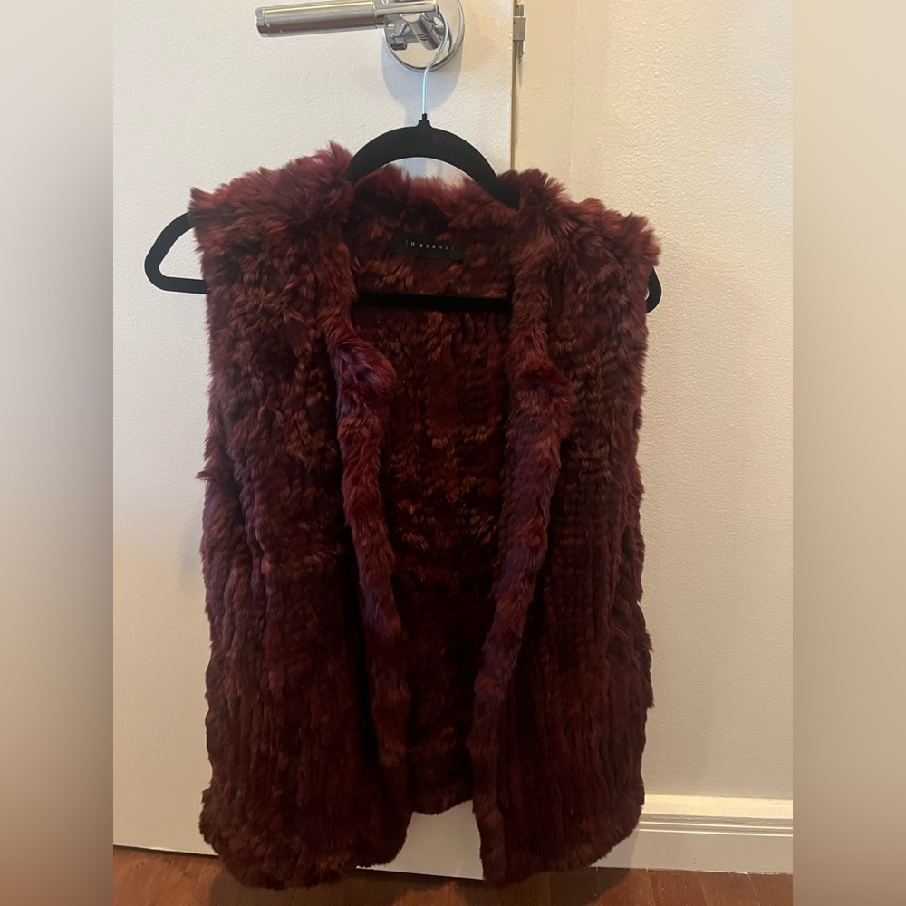 Real fur vest in burgundy